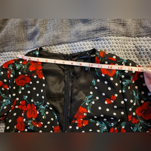 Forever 21 NWT Rose and Polka Dot Dress Size Medium - Picture 4 of 8